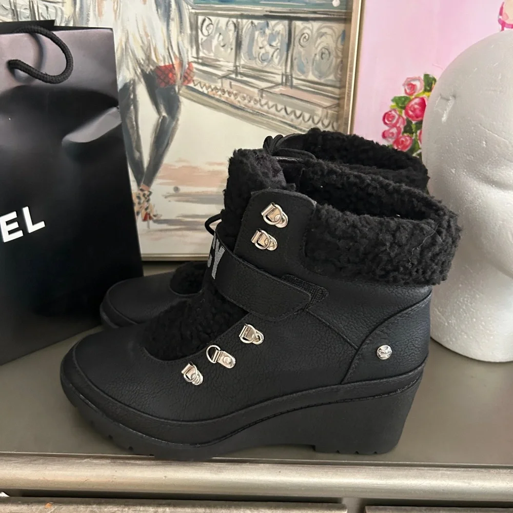NWOT Juicy Couture Black Wedge Winter Boots J-Hastin Size 11